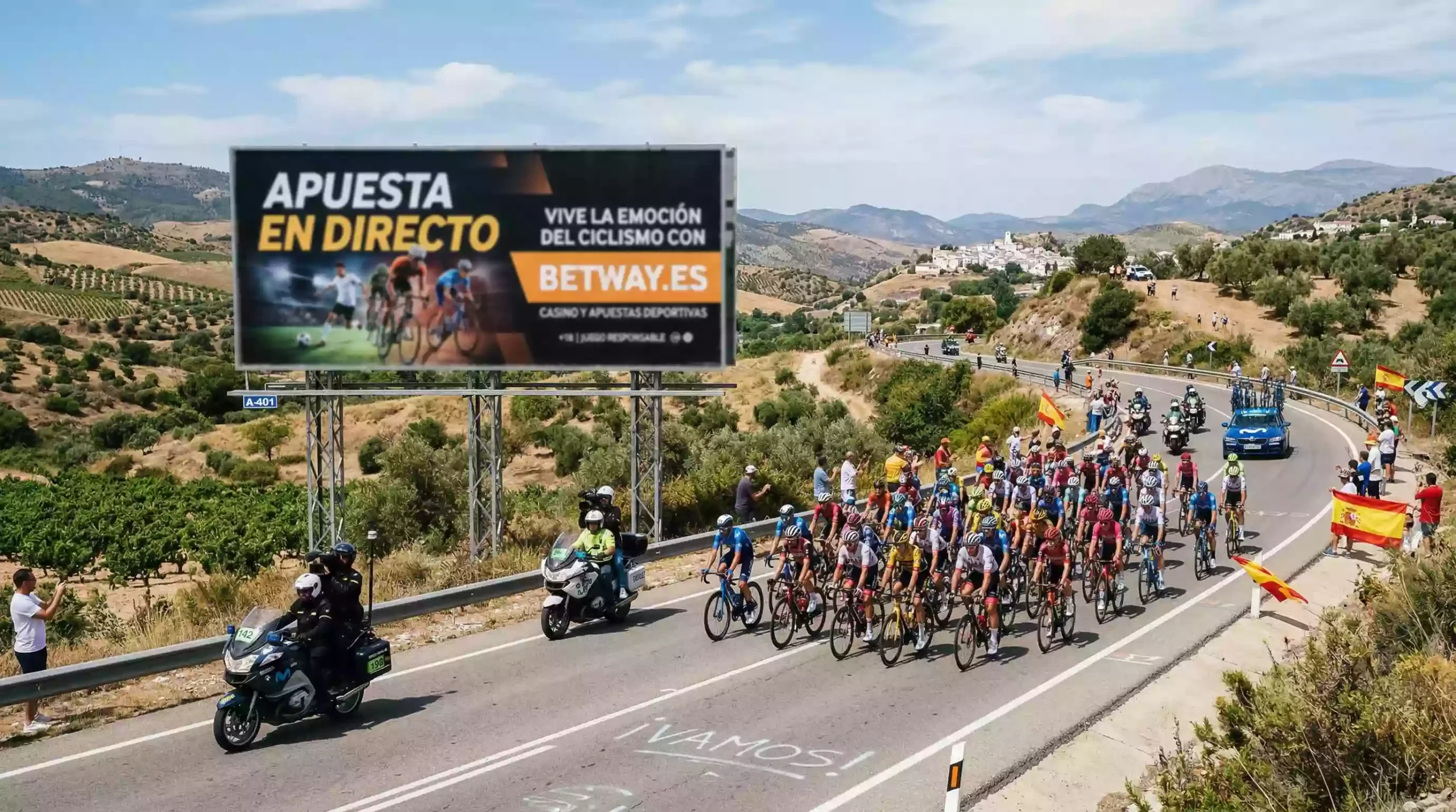 Valla publicitaria de apuestas deportivas junto a una carretera durante una etapa ciclista